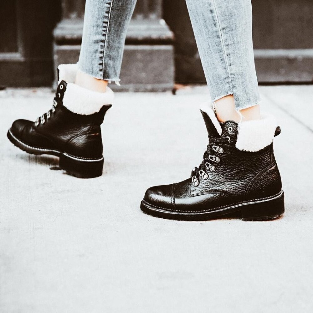 $399 Frye Samantha Black Real Leather Lace Up Shearling Fur Hiking Ankle Boot - Picture 3 of 16